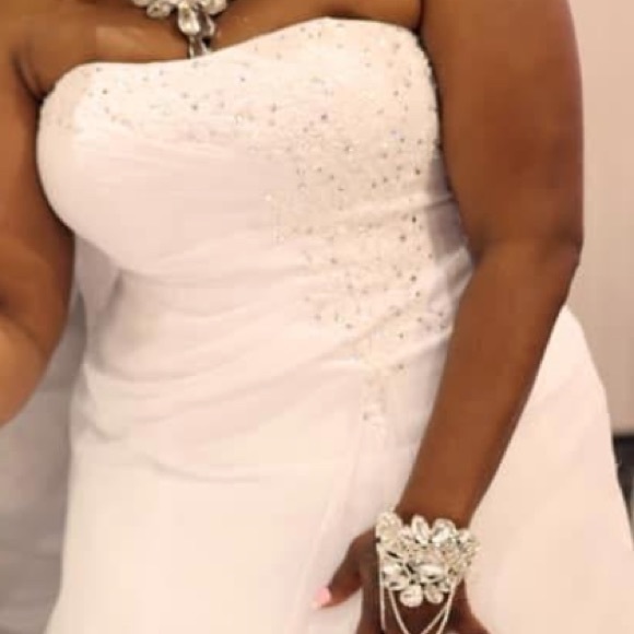 Wedding Dress - Picture 6 of 7